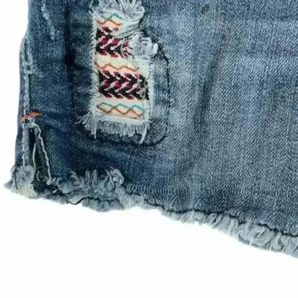 Mudd Girls Stretch Patch  Frayed Raw Hem Denim Distressed Jeans Shorts Size 16 - Picture 7 of 9